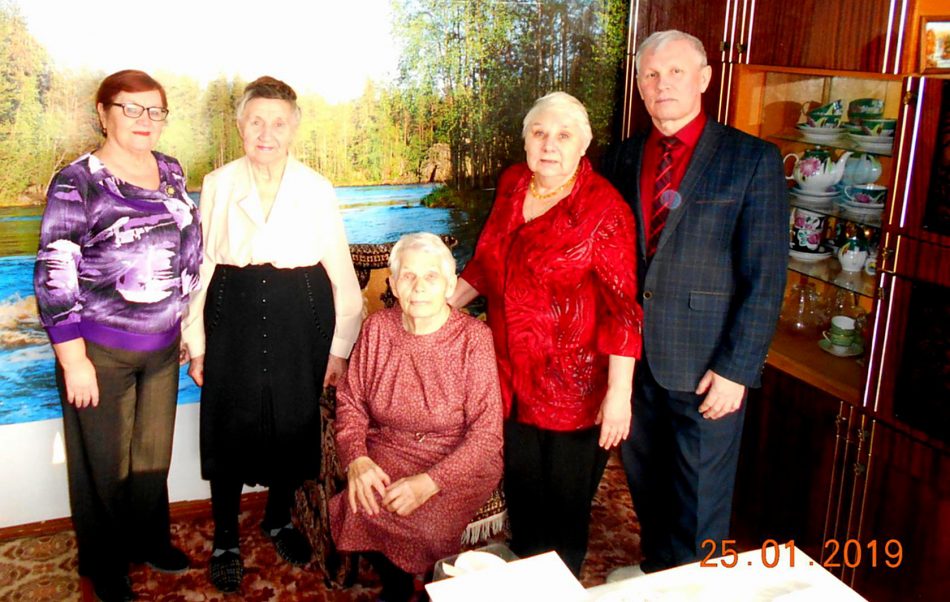 Администрация посёлка, Совет ветеранов и Совет инвалидов поздравляют Соловьёву Наталью Егоровну с 85-летним юбилеем. 