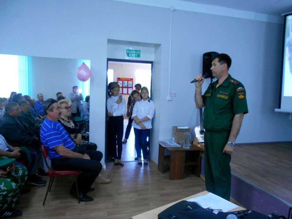 Поздравляет военный коммисар по Лукояновскому р-ну Гурьянов С.В.